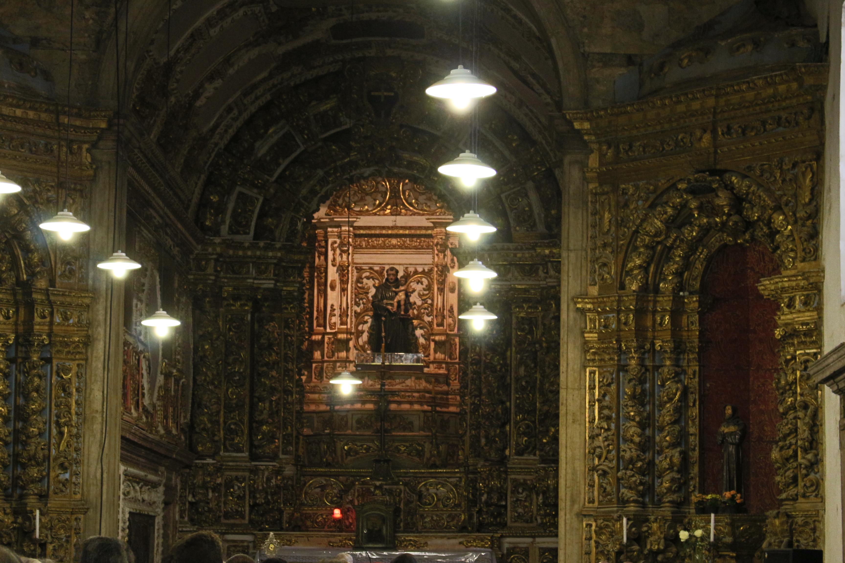 Altar da Igreja de Santo Antônio, com talha dourada joanina
