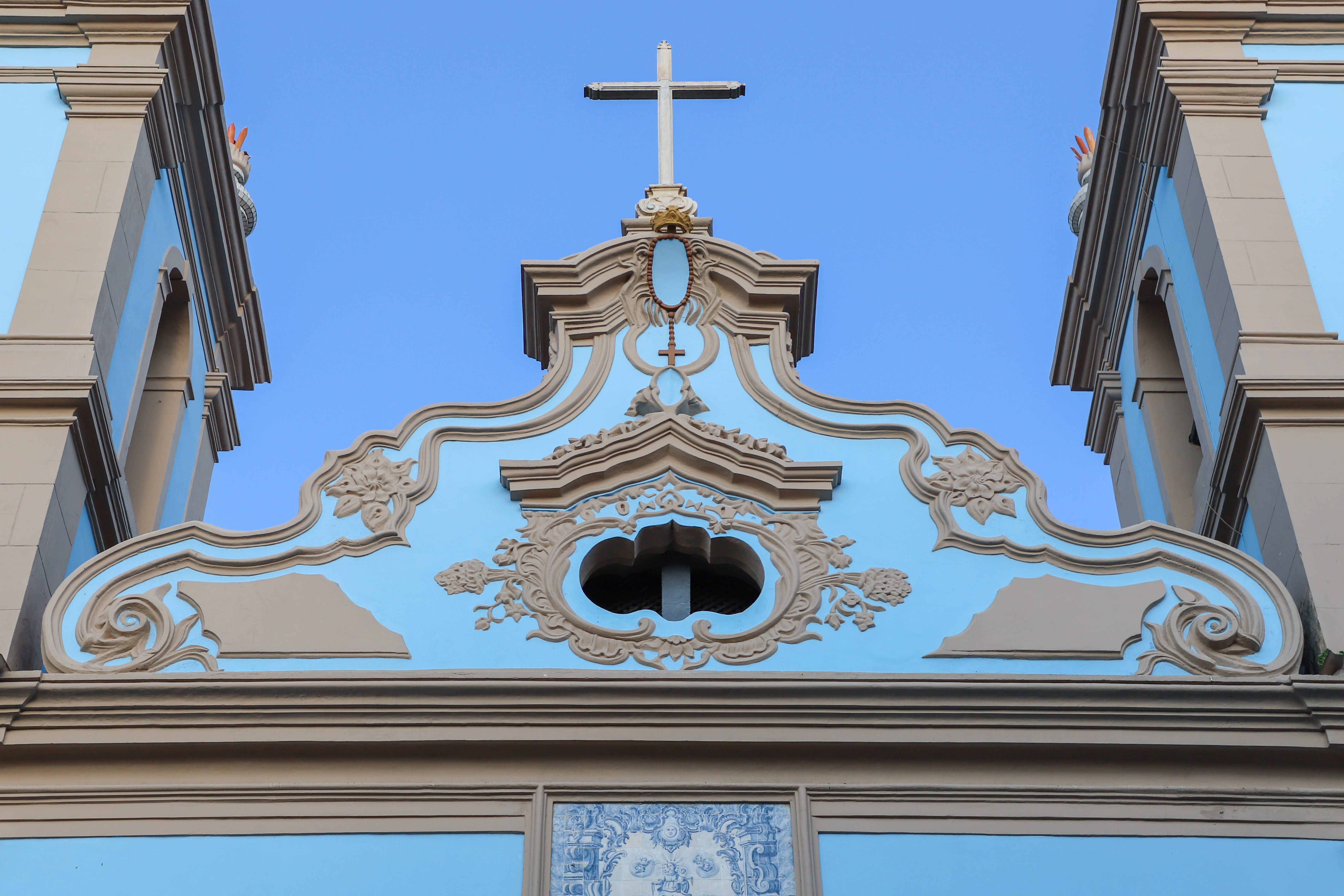 Detalhe do frontão da Igreja do Rosário dos Pretos em Salvador